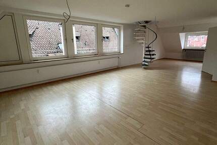 Nürnberg-City: 2,5-Zimmer Dachgeschosswohnung auf 2 Ebenen 2 zimmer