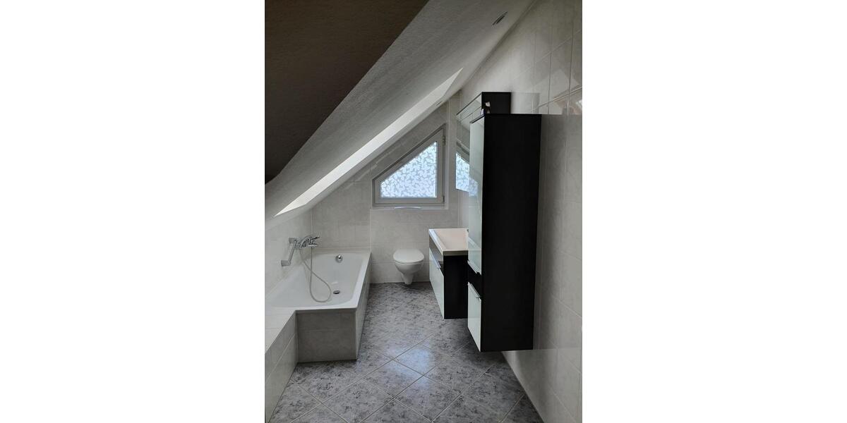 Dachgeschoßwohnung Erlenbach am Main - 3 Zimmer, 74 m&sup2;, 880&euro; | Angebot:24101478