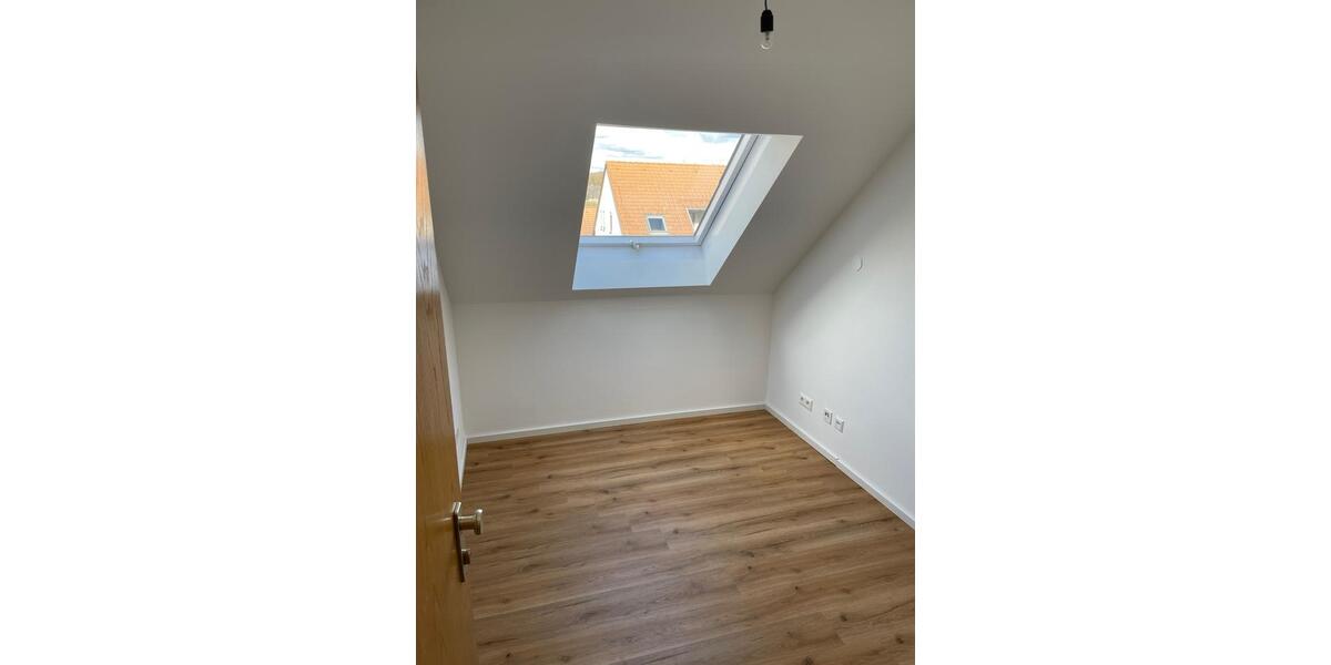 Dachgeschoßwohnung Aalen Dewangen - 1 Zimmer, 20 m&sup2;, 650&euro; | Angebot:24755076