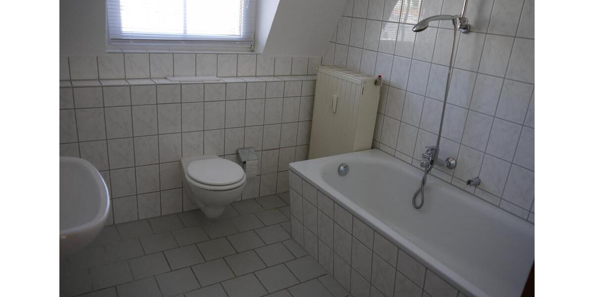 Dachgeschoßwohnung Plauen Bahnhofsvorstadt - 1 Zimmer, 47 m&sup2;, 250&euro; | Angebot:26402617