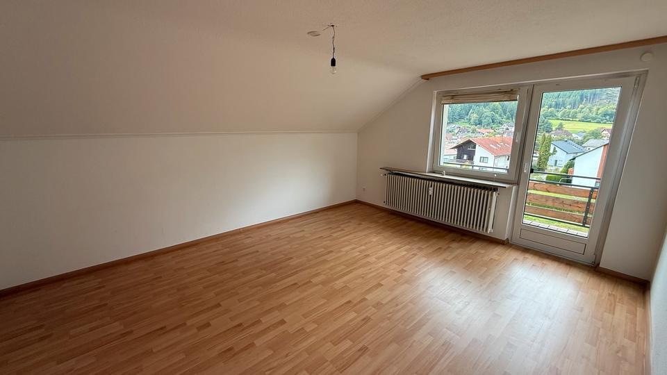 3 Zimmer DG Wohnung - ab sofort zu vermieten in Lenzkirch