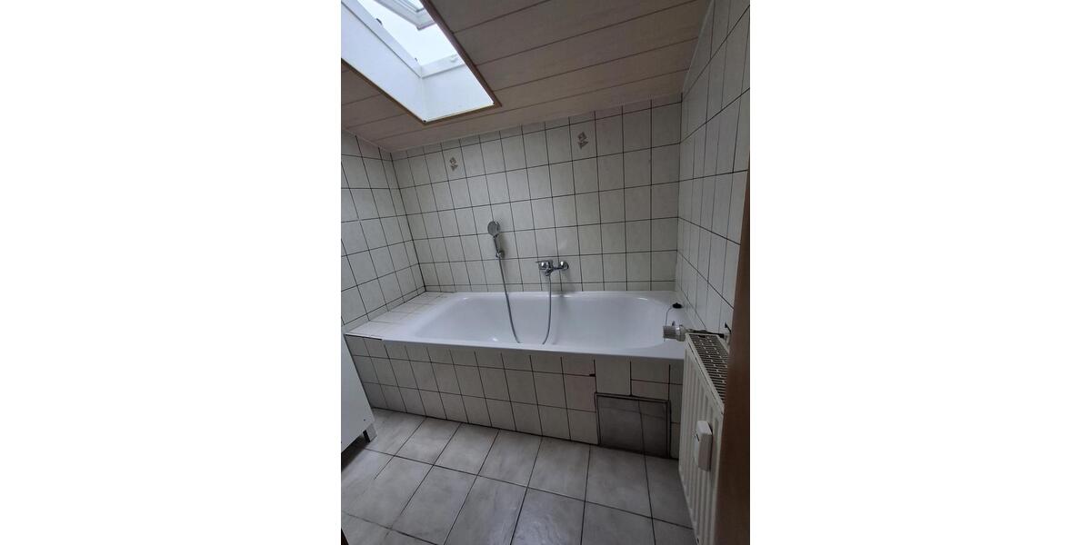 Dachgeschoßwohnung Neukirchen bei Heiligen Blut - 4 Zimmer, 135 m&sup2;, 750&euro; | Angebot:24952490