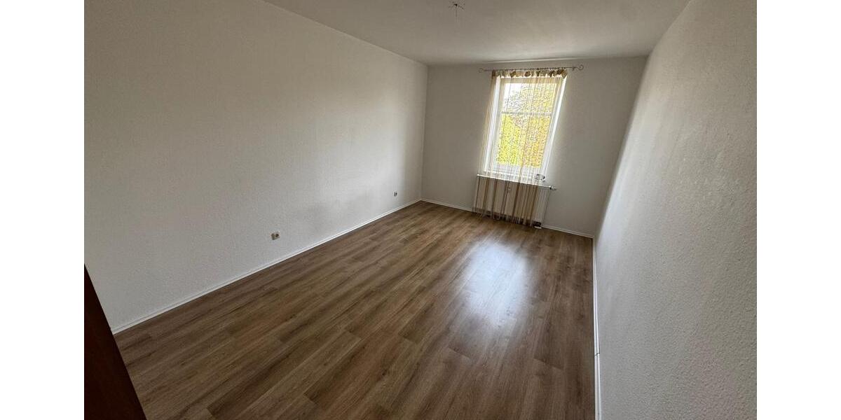 Etagenwohnung Crimmitschau - 4 Zimmer, 100 m&sup2;, 500&euro; | Angebot:26648970