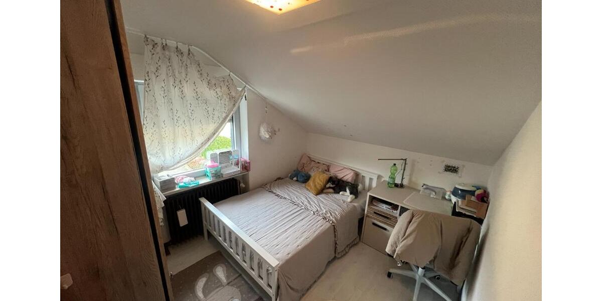 Gemütliche 3‑Zimmer-Dachgeschosswohnung – 98 m² – ab März 3 zimmer