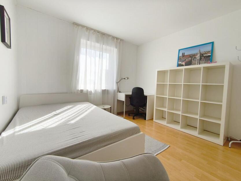WG-Zimmer in 2er-Frauen-WG, vollmöbliertes, nähe Krones & BMW zimmer