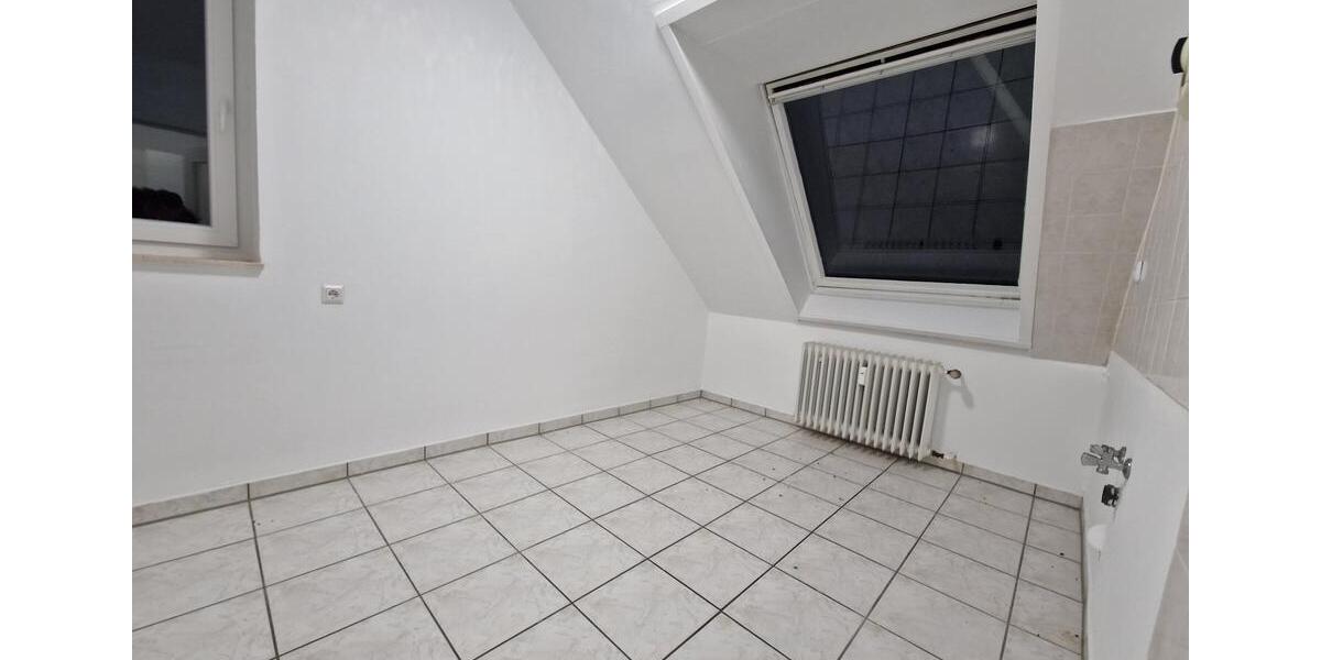 moderne Dachgeschosswohnung: Einziehen und Wohlfühlen. 2 zimmer