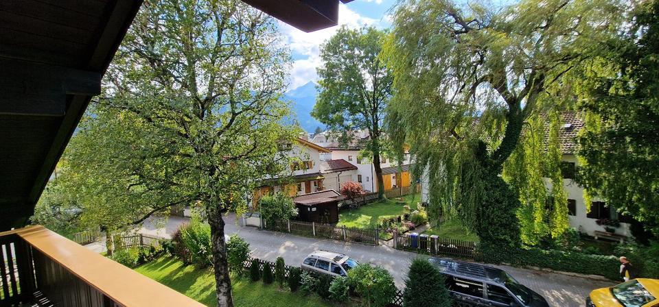 Exklusiv Wohnen in Top-Lage: Möblierte hochwertige DG Wohnung