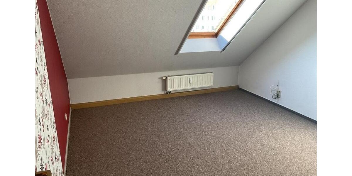 Dachgeschoßwohnung Glauchau - 3 Zimmer, 93 m&sup2;, 600&euro; | Angebot:24473680
