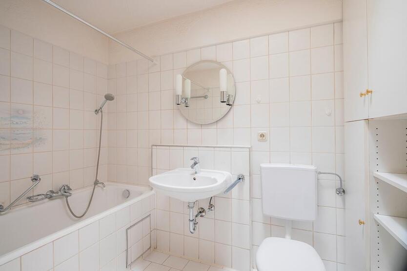 Helle 1-Zi.-Whg. mit separater Küche in zentraler Lage nahe A-Oberhausen Bahnhof zimmer