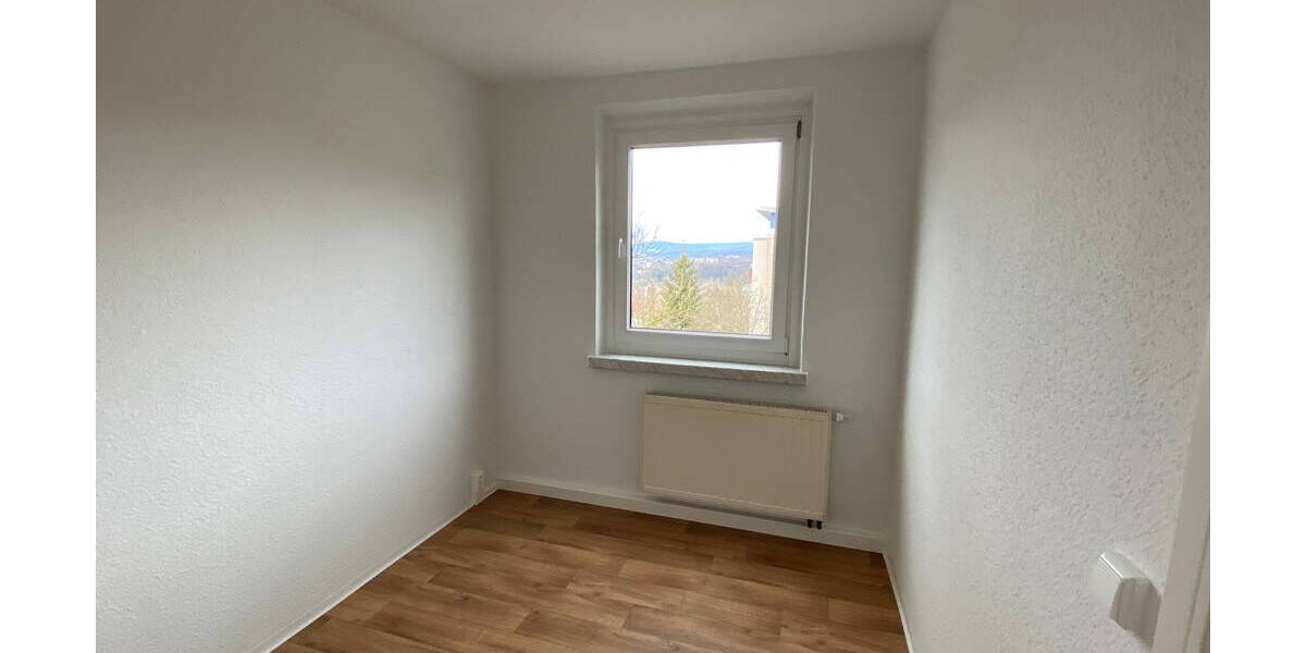 Etagenwohnung Suhl Neundorf - 4 Zimmer, 64 m&sup2;, 400&euro; | Angebot:26393587