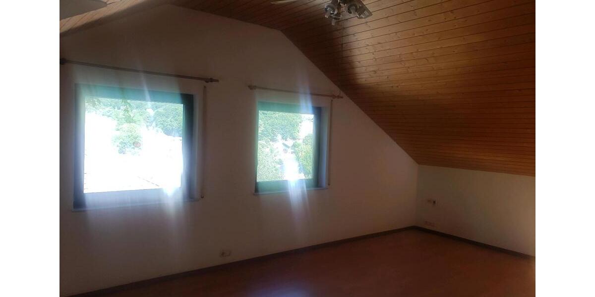 Dachgeschoßwohnung Rheinbach - 3 Zimmer, 97 m&sup2;, 850&euro; | Angebot:26110153