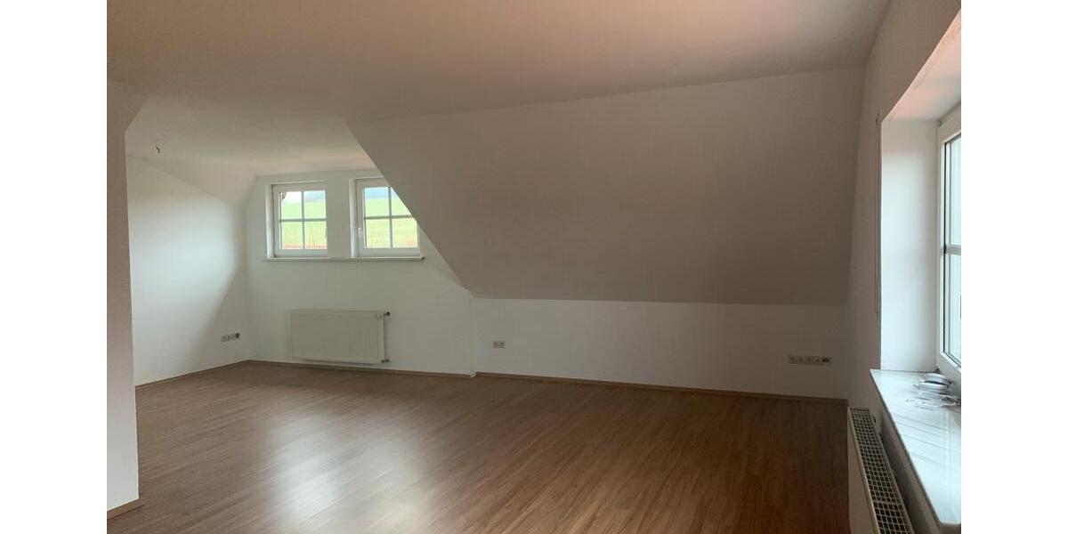 Dachgeschoßwohnung Altenbeken - 3 Zimmer, 750&euro; | Angebot:22288477