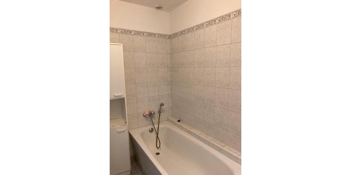 Wohnen auf Zeit Halle (Saale) - 4 Zimmer, 15 m&sup2;, 215&euro; | Angebot:25543238