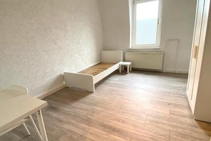 Helles Renoviertes WG Zimmer nahe zur FOM Universität zimmer