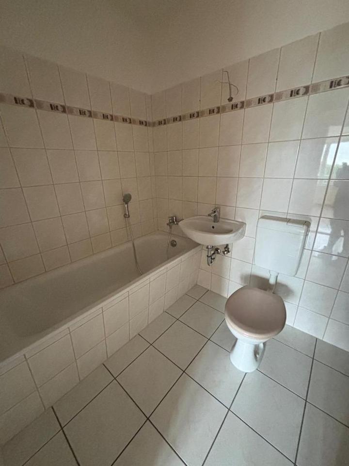 Helle und geräumige 2-Zimmer Wohnung mit großem Balkon! zimmer