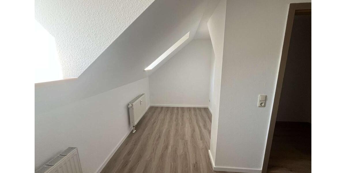 Dachgeschoßwohnung Reichenbach im Vogtland - 4 Zimmer, 77 m&sup2;, 420&euro; | Angebot:26168702