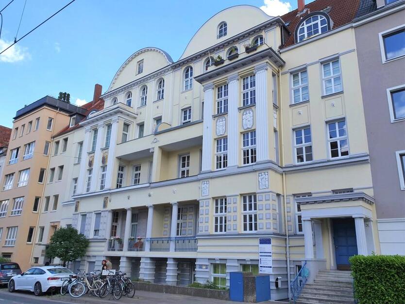 Souterrain-Wohnung in traumhaftem Altbau │ PodbiList │ ab sofort