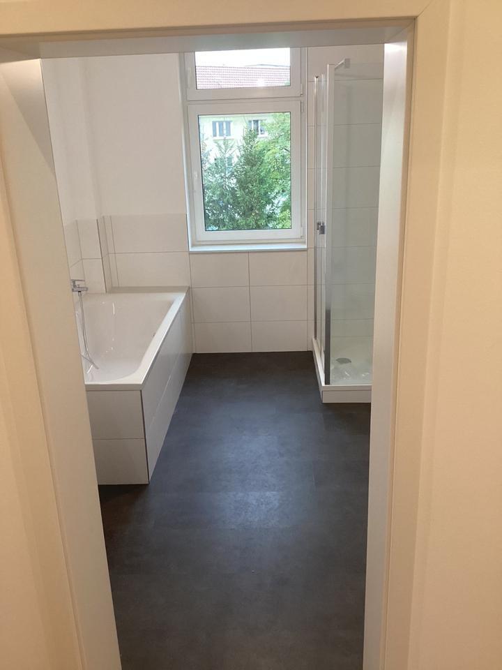 Sehr schöne helle 3 Raum Wohnung zimmer