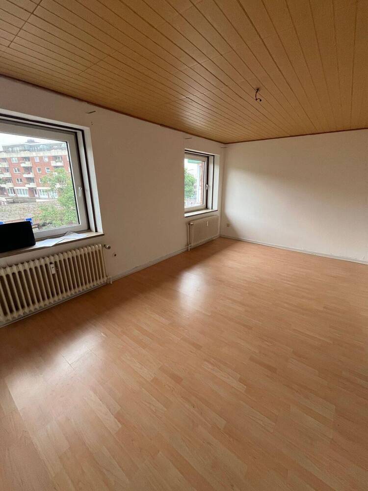 BESICHTIGUNG: DI., 02.09., 17.00 - 17.30 Uhr! Großzügige 3-Zimmer-Wohnung in Schnelsen, 95 m²! Befristete Vermietung für ein Jahr, auch an WG