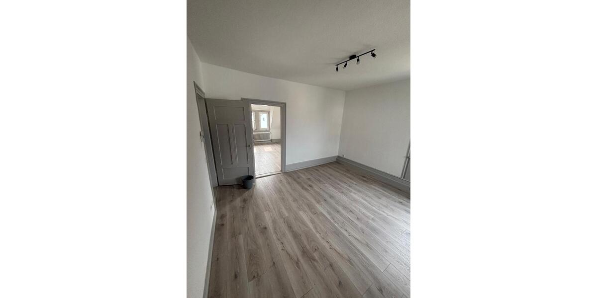 Dachgeschoßwohnung Tuttlingen - 4 Zimmer, 85 m&sup2;, 800&euro; | Angebot:24650514
