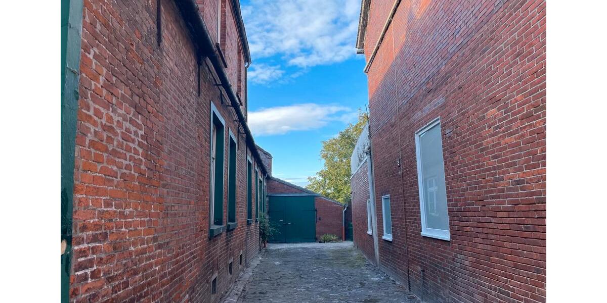 Mehrfamilienhaus, Wohnhaus Hage - 10 Zimmer, 550 m&sup2;, 950&euro; | Angebot:26665680