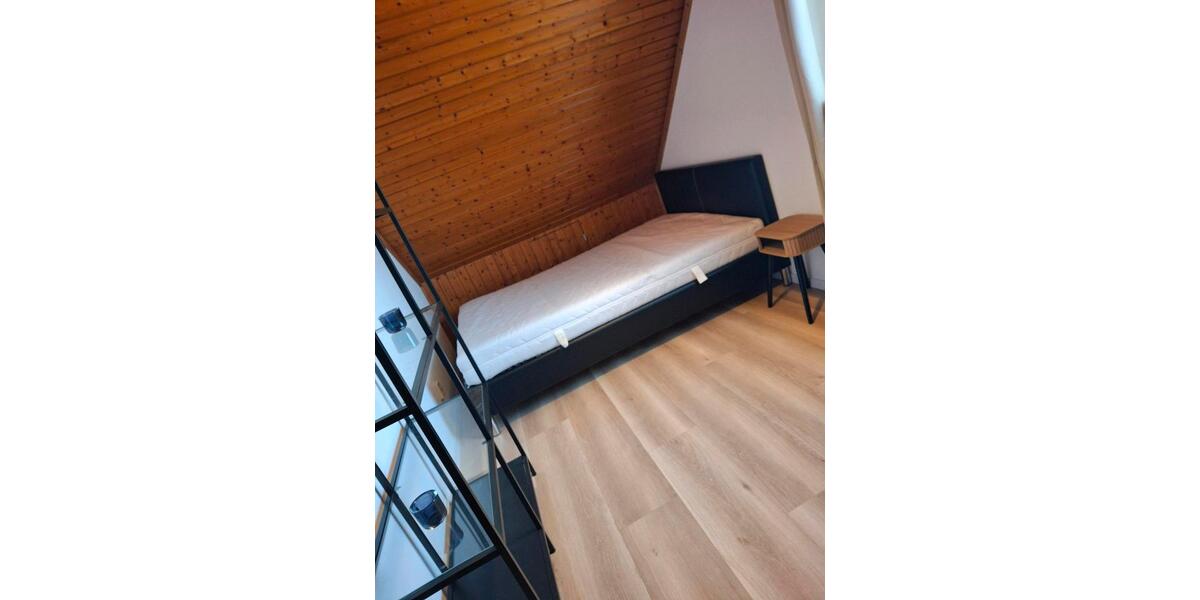 Dachgeschoßwohnung Überlingen - 3 Zimmer, 45 m&sup2;, 880&euro; | Angebot:25830028