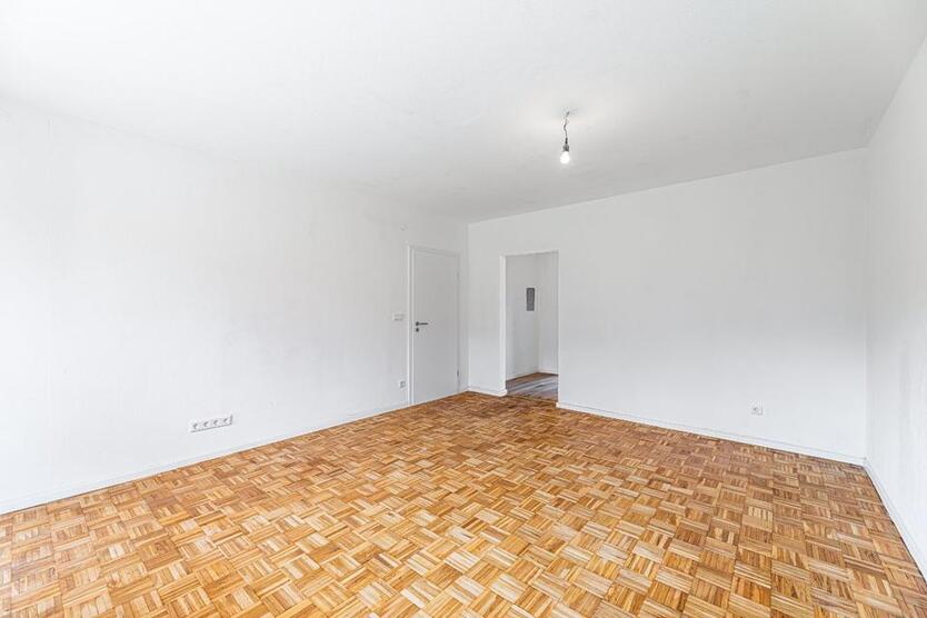 Frisch sanierte 2-Raum-Erdgeschoßwohnung mit Terrasse und EBK