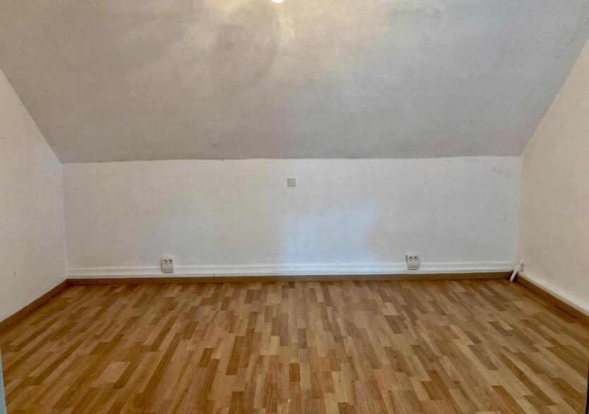 1 Zimmer + 1 Zimmer, Küche, Bad gemeinsam genuzt