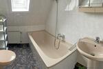 (EF0170_Y) Erfurt: Löbervorstadt, möbliertes Zimmer in schöner Wohnlage im DG mit eigenem Bad, an Wochenendheimfahrer 1 zimmer