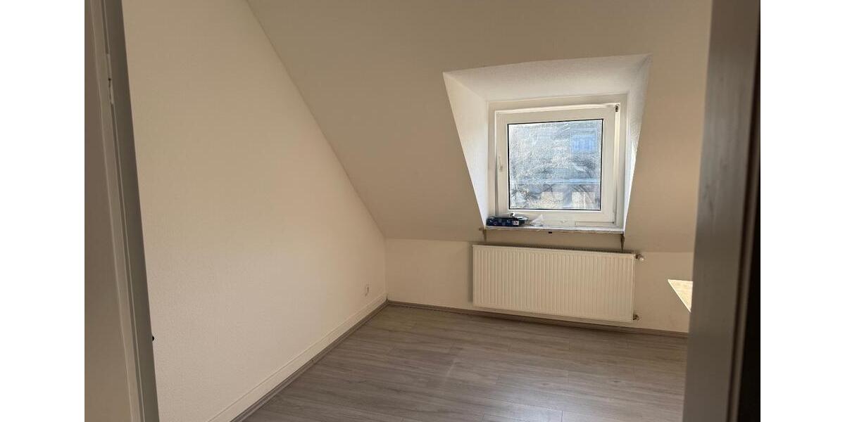 Dachgeschoßwohnung Gelsenkirchen - 3.5 Zimmer, 60 m&sup2;, 490&euro; | Angebot:25017144