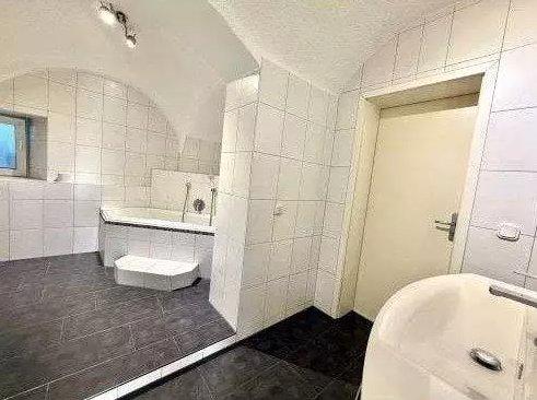 Etagenwohnung Floß - 7 Zimmer, 184 m&sup2;, 1.520&euro; | Angebot:26130524