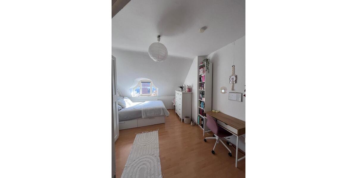 Dachgeschoßwohnung Gießen - 4 Zimmer, 70 m&sup2;, 1.200&euro; | Angebot:25868224