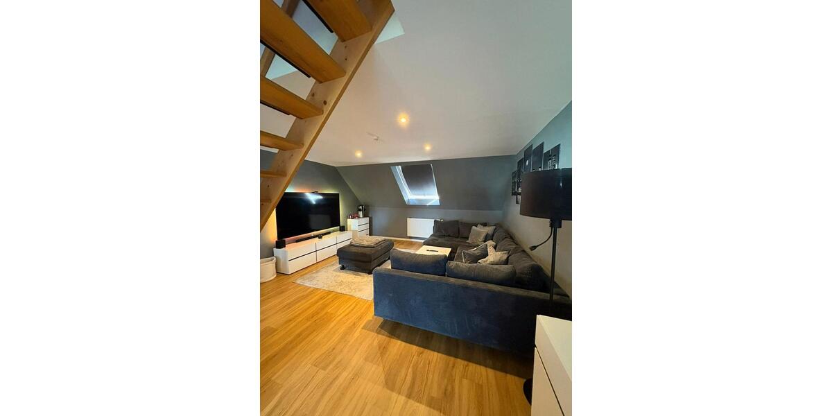 Dachgeschoßwohnung Neunkirchen - 4 Zimmer, 120 m&sup2;, 970&euro; | Angebot:26643919
