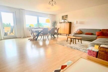 Großzügige Wohnung mit Südbalkon, Aufzug und Tiefgarage 3 zimmer