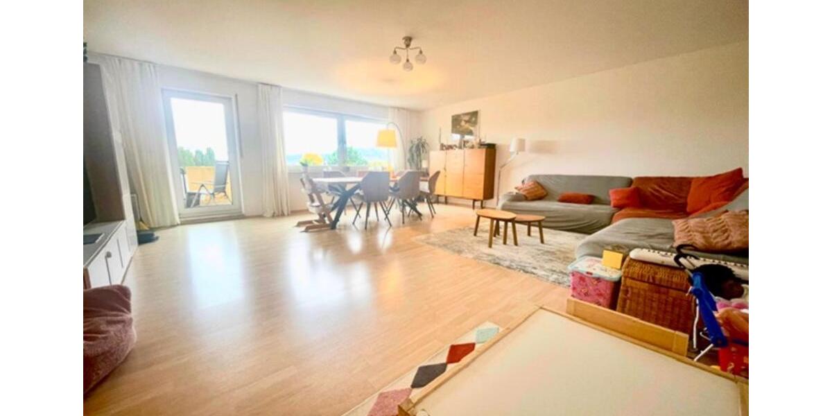 Großzügige Wohnung mit Südbalkon, Aufzug und Tiefgarage 3 zimmer