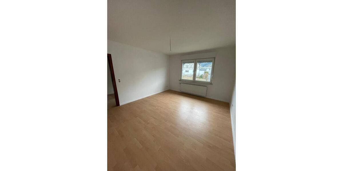 Etagenwohnung Finnentrop - 4 Zimmer, 100 m&sup2;, 920&euro; | Angebot:24561474