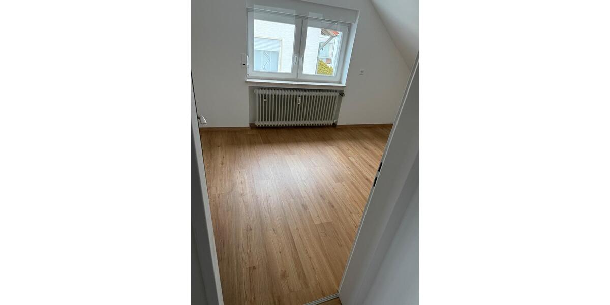 Mehrfamilienhaus, Wohnhaus Albstadt Gemarkung Onstmettingen - 4 Zimmer, 78 m&sup2;, 900&euro; | Angebot:24806444