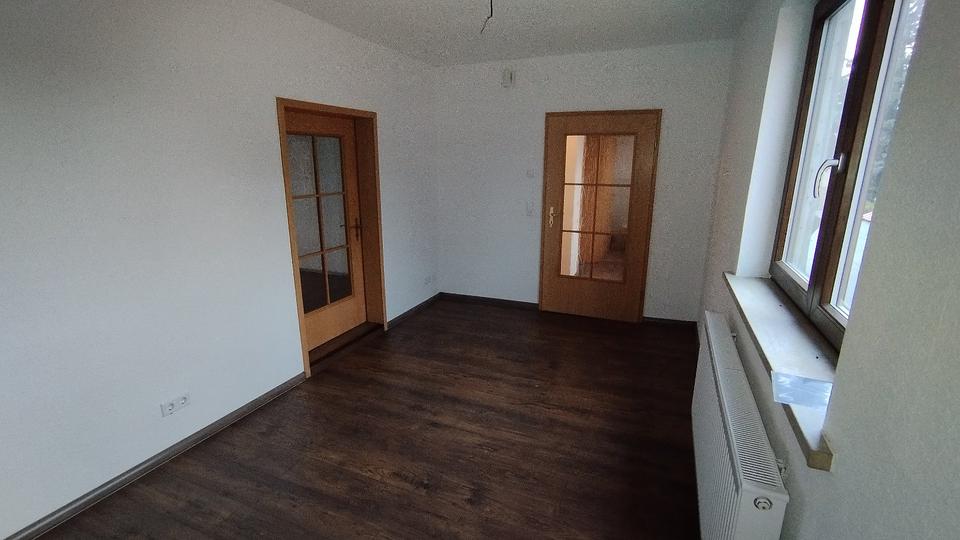 Wohnung 120m² 2xBad ,saniert ,Erstbezug,separater Eingang,zentral 4 zimmer