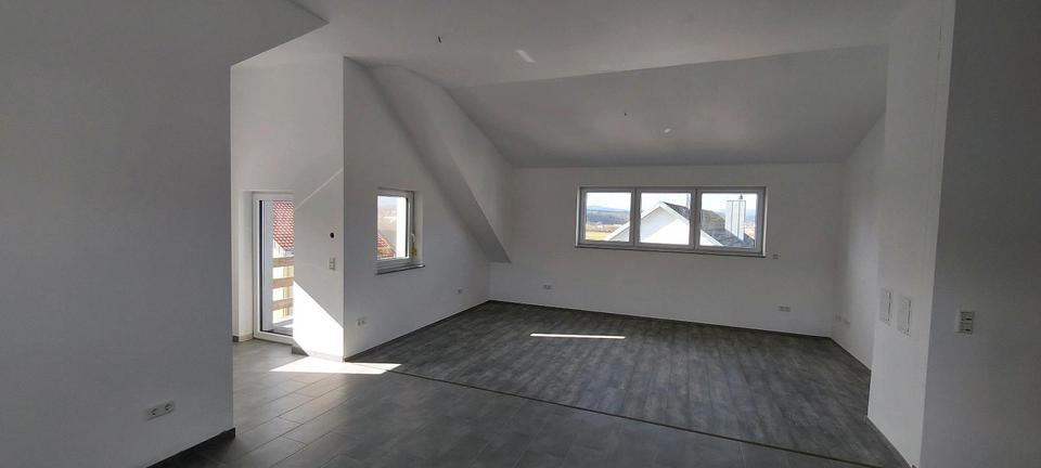 Dachgeschoßwohnung Bad Neustadt an der Saale - 2 Zimmer, 74 m&sup2;, 830&euro; | Angebot:25311277