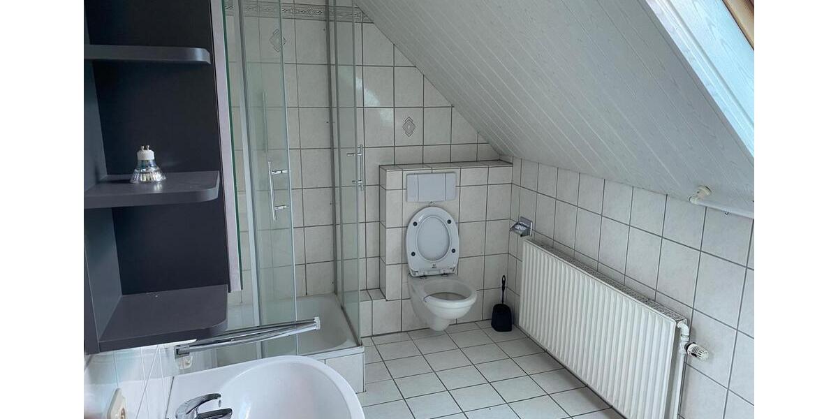 Etagenwohnung Ehringshausen - 5 Zimmer, 145 m&sup2;, 1.500&euro; | Angebot:24782704