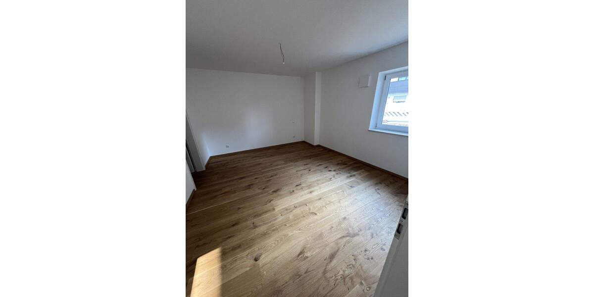 Etagenwohnung Deggendorf - 2 Zimmer, 72 m&sup2;, 930&euro; | Angebot:24529947
