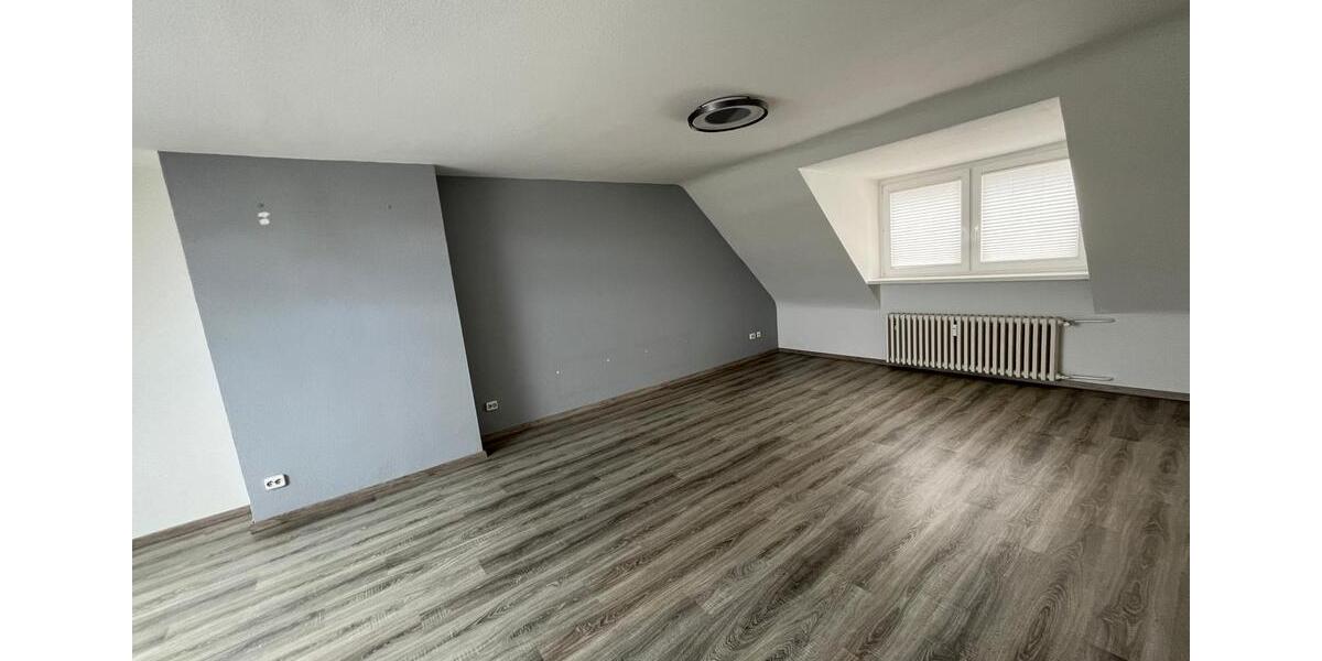 Dachgeschoßwohnung Essen Huttrop - 3 Zimmer, 88 m&sup2;, 660&euro; | Angebot:26662663