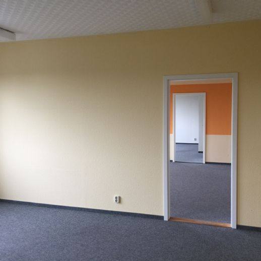 Büro oder Schulungsräume neben Kaufland, viele Parkplätze 15 zimmer