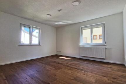 Helle 4-Zi-Whg in Esslingen - EBK, Tageslichtbad, Loggia & Garten zimmer