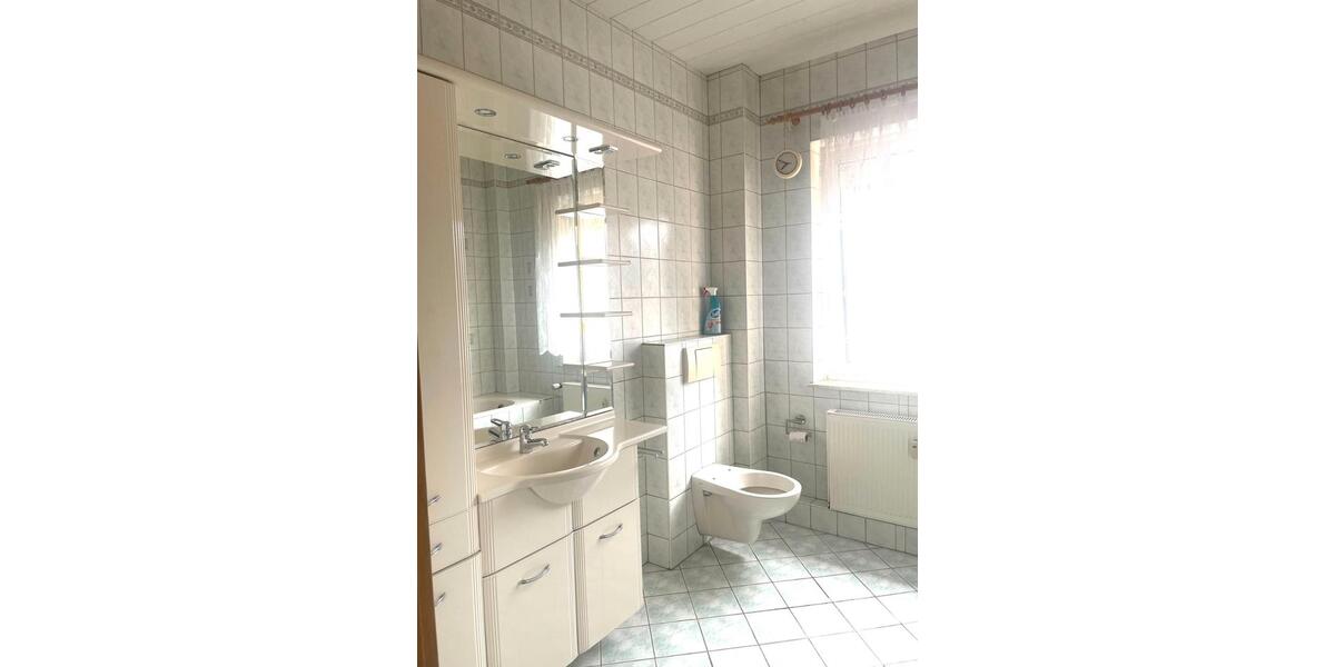 Doppelhaushälfte Halle (Saale) Dölau - 4.5 Zimmer, 145 m&sup2;, 1.600&euro; | Angebot:26141943