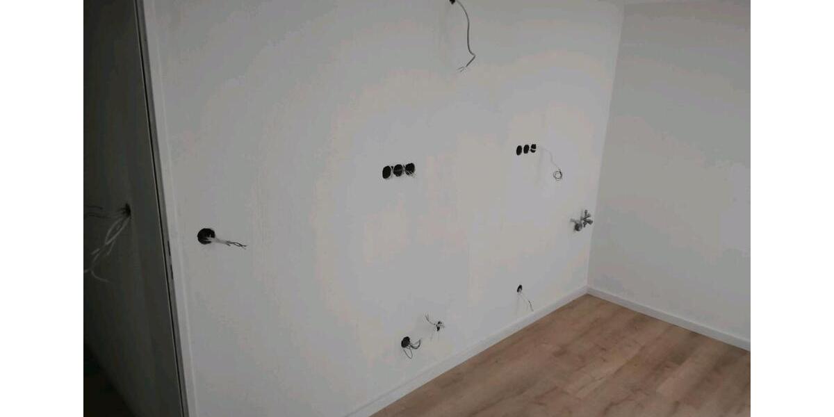 NEU SANIERTE WOHNUNG WOHNGEMEINSCHAFT 3 SCHLAFZIMMER 1 WOHNZIMMER 1 zimmer