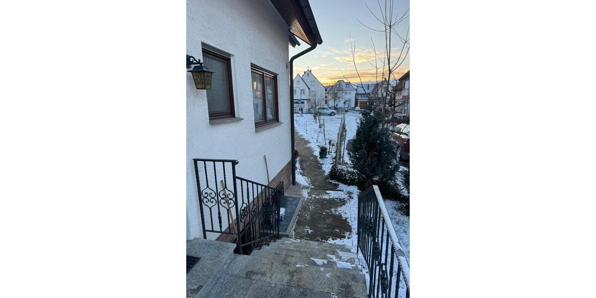 Dachgeschoßwohnung Filderstadt - 4 Zimmer, 82 m&sup2;, 1.100&euro; | Angebot:24865420