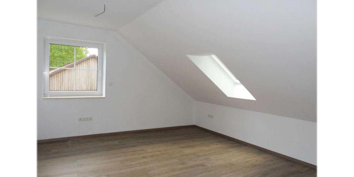 Etagenwohnung Uetze - 4 Zimmer, 153 m&sup2;, 1.125&euro; | Angebot:26278976