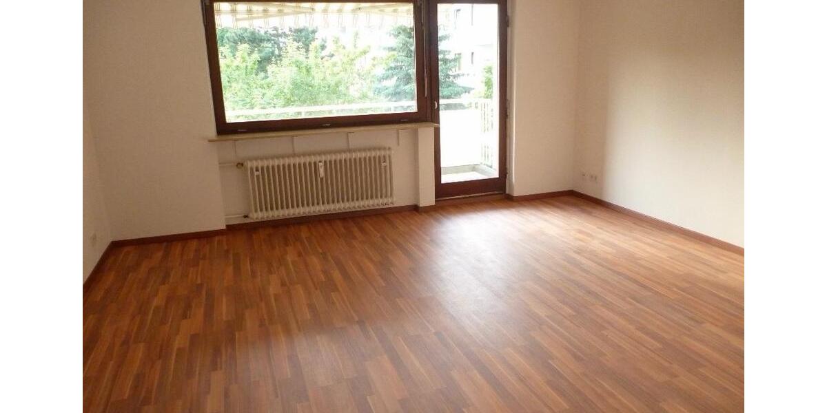 Etagenwohnung Wiesbaden Biebrich - 4 Zimmer, 30 m&sup2;, 485&euro; | Angebot:25877420
