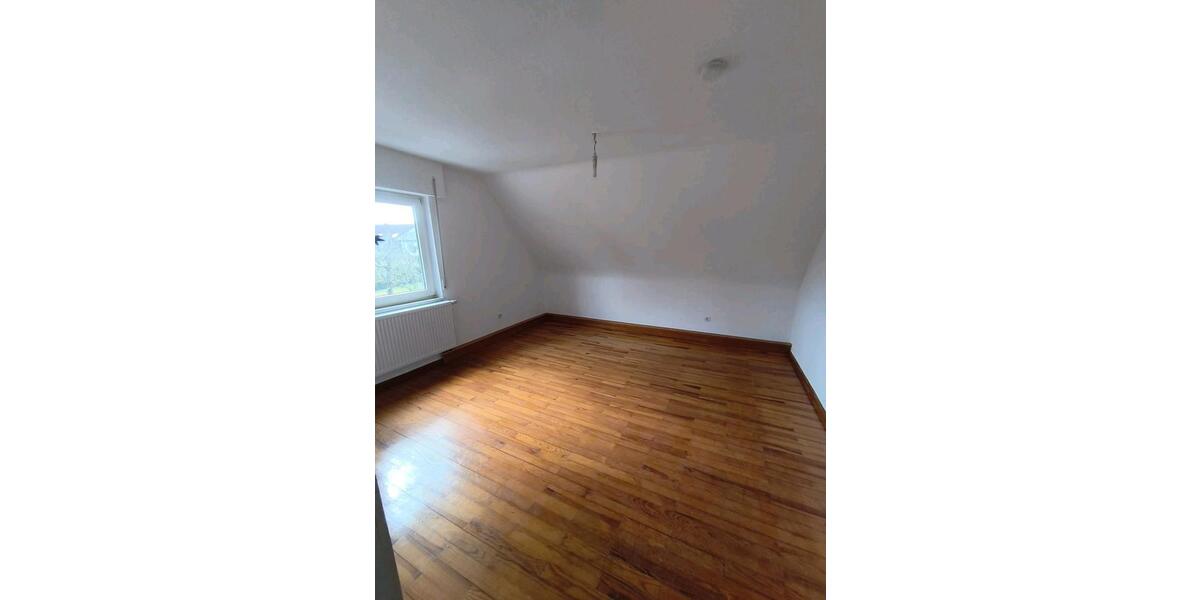 Dachgeschoßwohnung Höringen - 3.5 Zimmer, 70 m&sup2;, 730&euro; | Angebot:26568346